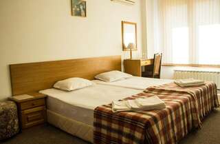 Отель Family Hotel Saint Iliya Бургас Двухместный номер с 2 отдельными кроватями-11