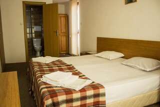 Отель Family Hotel Saint Iliya Бургас Двухместный номер с 2 отдельными кроватями-12