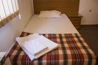 Отель Family Hotel Saint Iliya Бургас Двухместный номер с 2 отдельными кроватями-14
